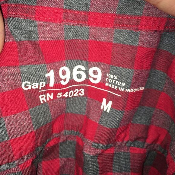 Gap red and gray M lumberjack button down flannel shirt - Picture 3 of 3